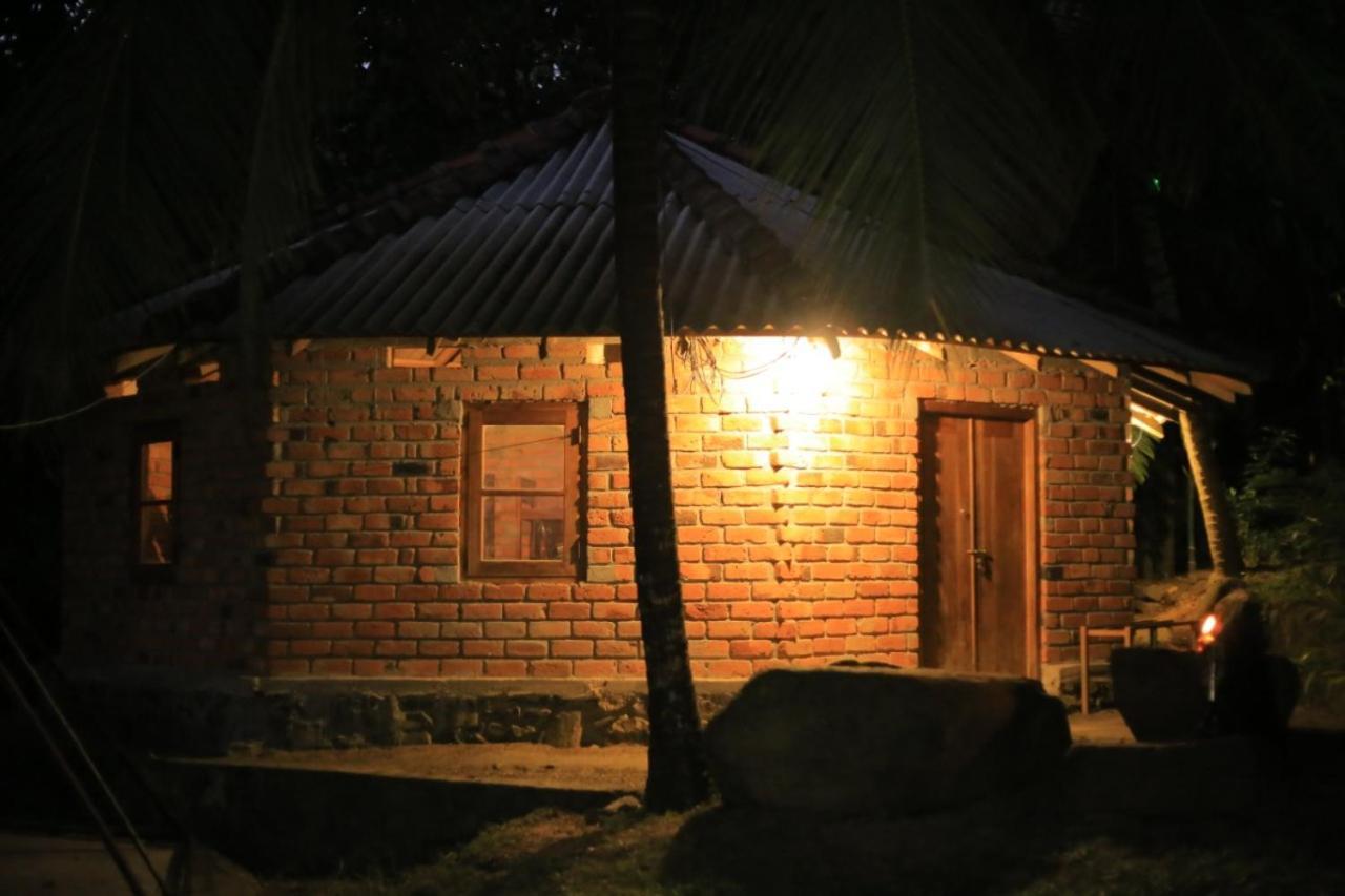 Hidden Well Hiriketiya Hostel Dickwella Exterior photo
